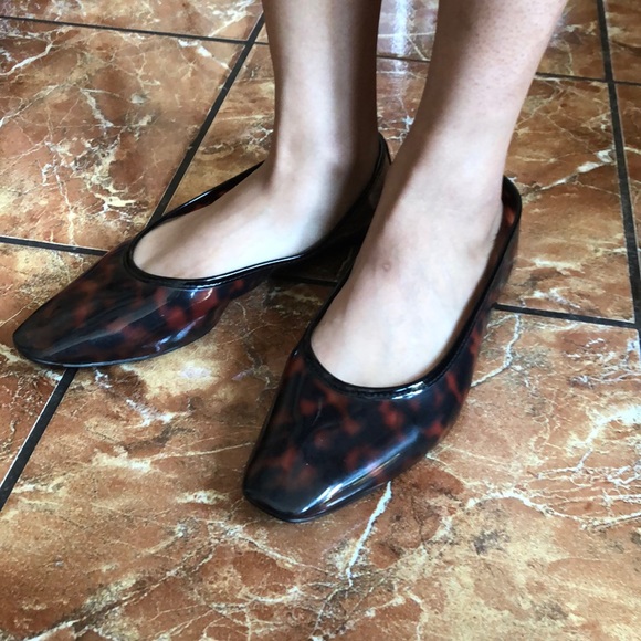 Zara Flats - Picture 2 of 8